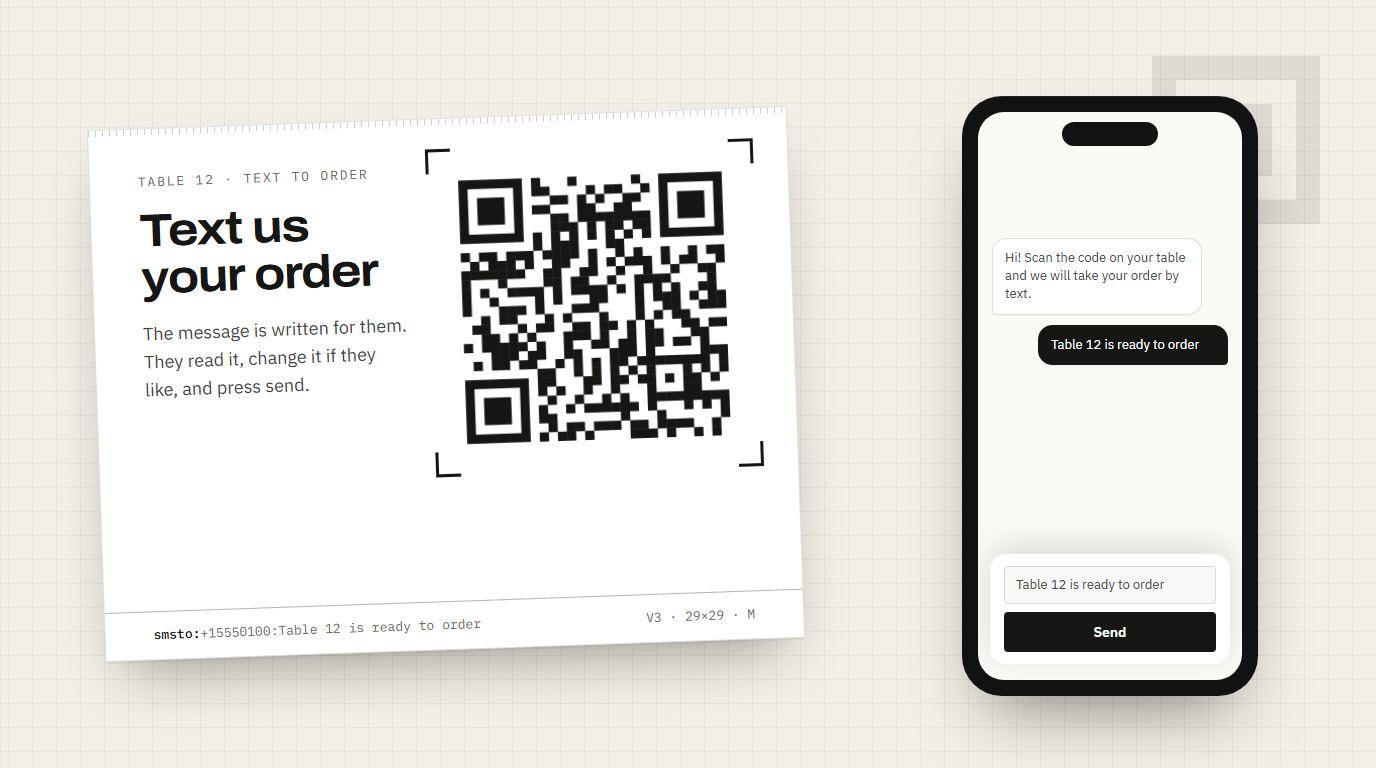 Een tafelkaartje met een sms-QR-code naast een telefoon met een berichten-app waarin Table 12 is ready to order al getypt en klaar om te versturen staat
